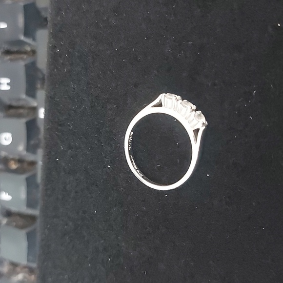 Vintage Avon sterling ring - Picture 4 of 4